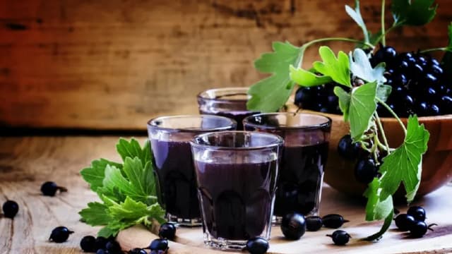 Czy sok z czarnej porzeczki jest zdrowy? Odkryj jego niesamowite korzyści Czy sok z czarnej porzeczki jest zdrowy? Odkryj jego niesamowite korzyści